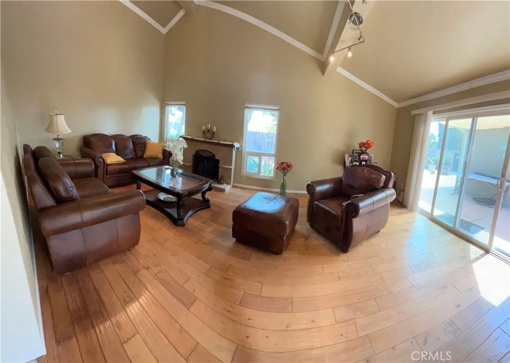 https://cdn.realtyfeed.com/cdn/127/306704132/efc74a8650dddbbba1a95e7a0895f852.webp