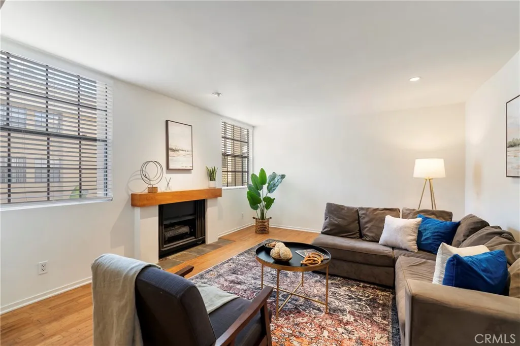 740 N Kings Road Unit 208, West Hollywood, CA 90069 - Photo 5 of 27, West Hollywood, CA