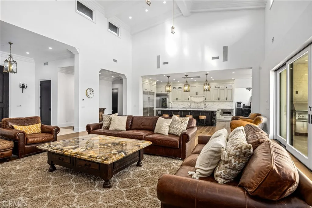 https://cdn.realtyfeed.com/cdn/127/306704219/090c0f3db29e23ca3f87969ceae10d9a.webp