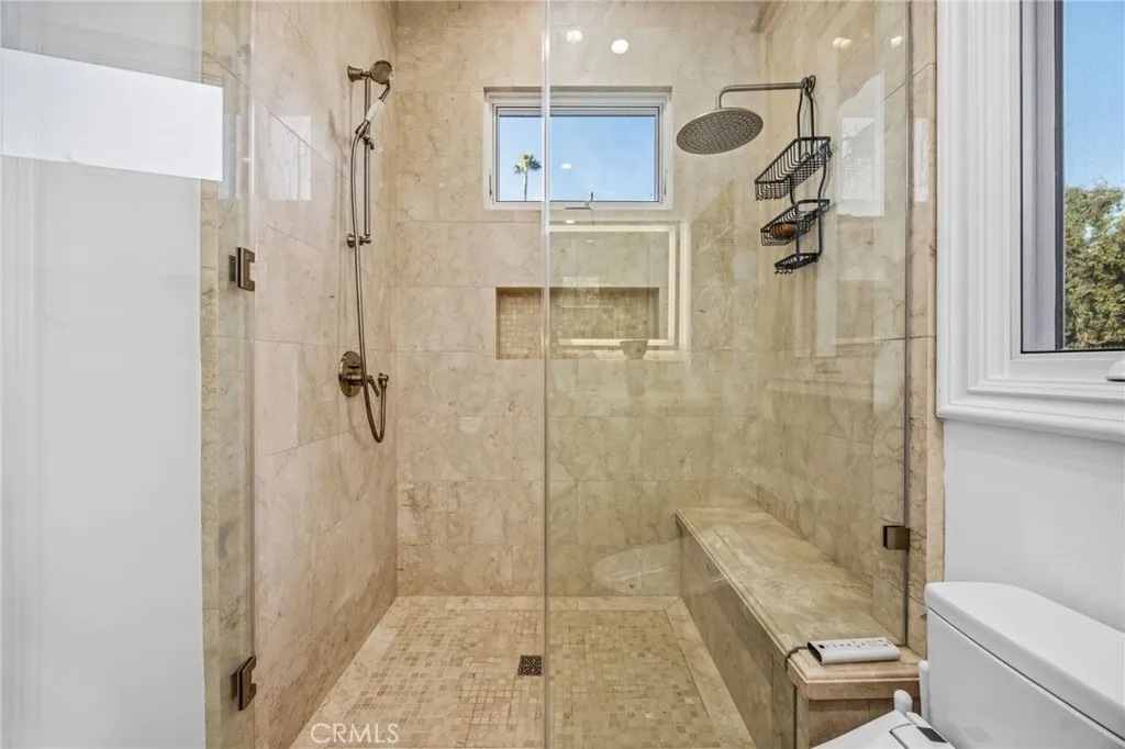 https://cdn.realtyfeed.com/cdn/127/306704219/1b824487ea043d072ebeb214463a9c81.webp