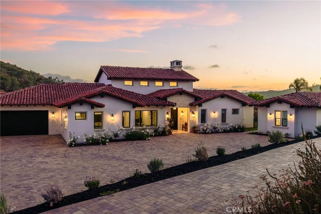 https://cdn.realtyfeed.com/cdn/127/306704219/1ecde799d6c6f6b3ac223297e3b3821d.webp