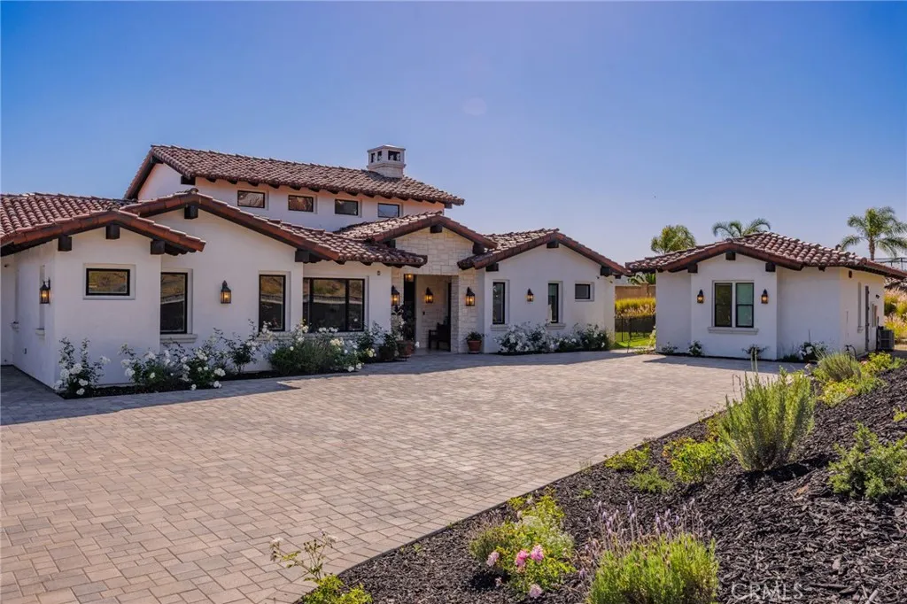 https://cdn.realtyfeed.com/cdn/127/306704219/86e9b7dc9ba2478192af85e6e84223cf.webp