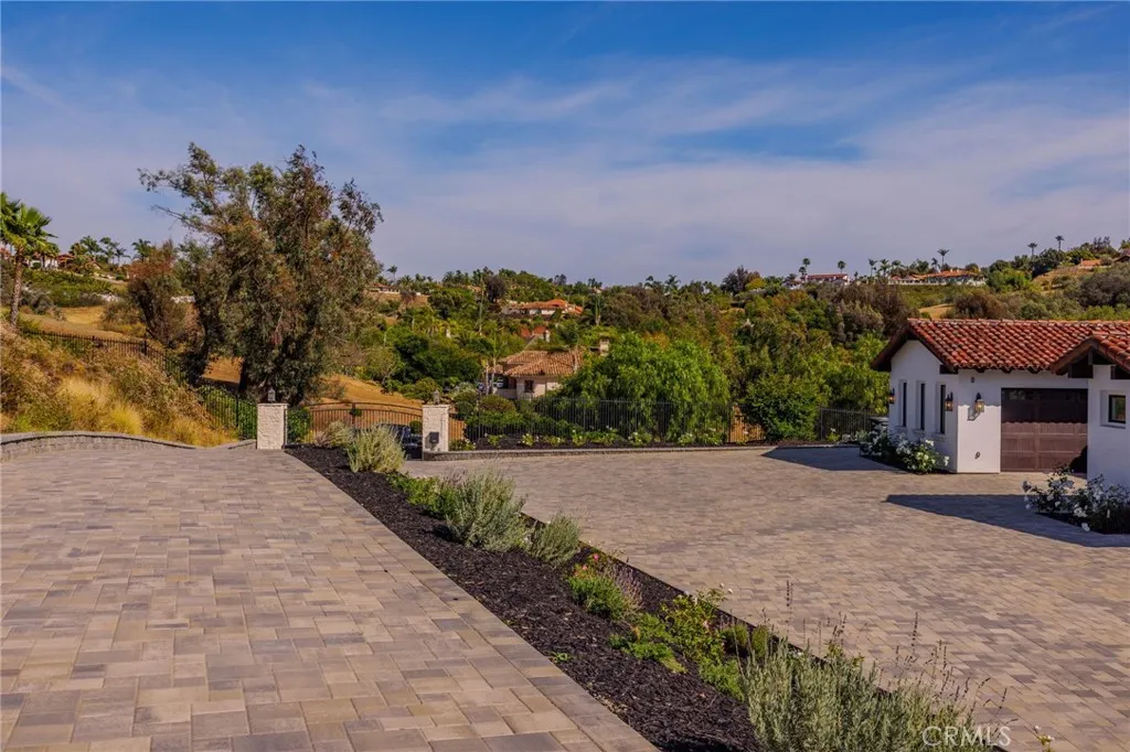 https://cdn.realtyfeed.com/cdn/127/306704219/d9691a359b32fbe54da68ab33348f24b.webp