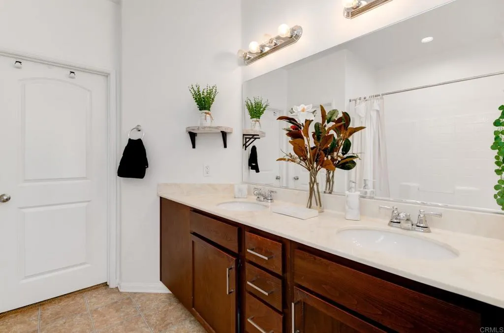 https://cdn.realtyfeed.com/cdn/127/306704370/1cc0e4d8546c3c7a0d25bd932742baa4.webp