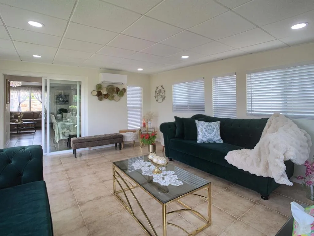 https://cdn.realtyfeed.com/cdn/127/306704372/2fac1b7bcd8e2b635cad496d579943e0.webp