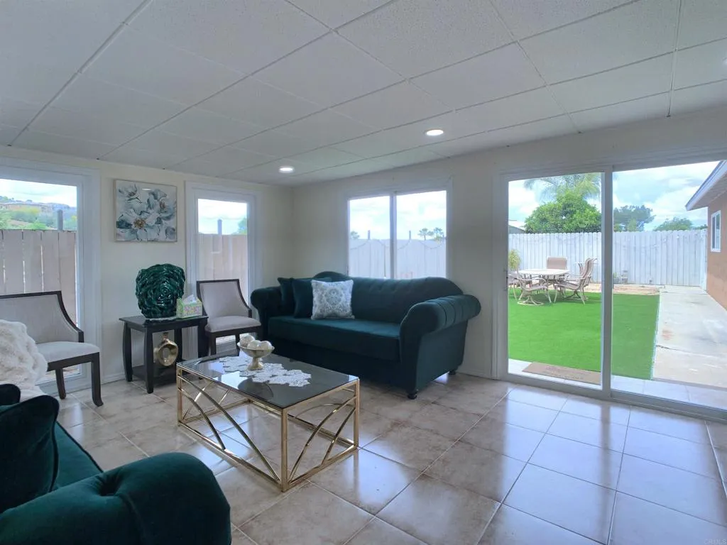 https://cdn.realtyfeed.com/cdn/127/306704372/45fd7d9331adabe1fcbe59d1bac3bd88.webp