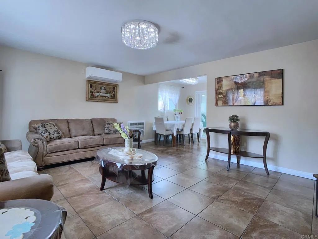 https://cdn.realtyfeed.com/cdn/127/306704372/8a35c87ea3fb05461c55c0200b809ddd.webp
