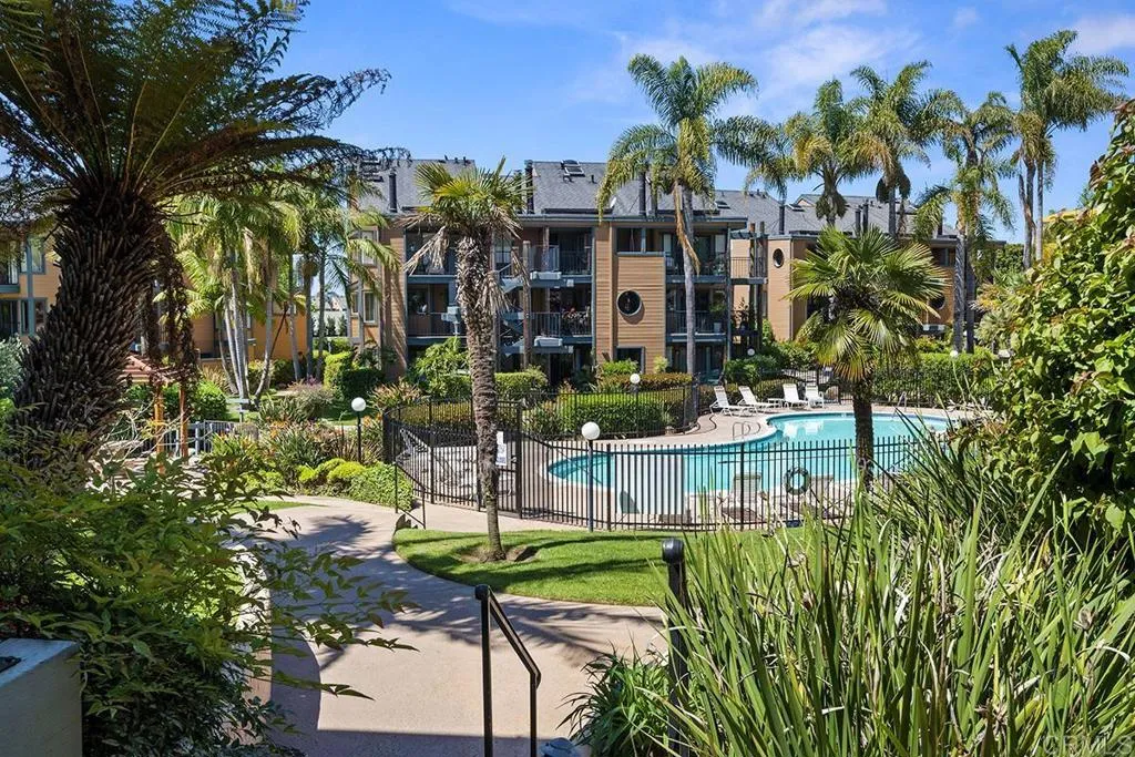 https://cdn.realtyfeed.com/cdn/127/306704492/04e492643dae1cd209e3e3519332803a.webp