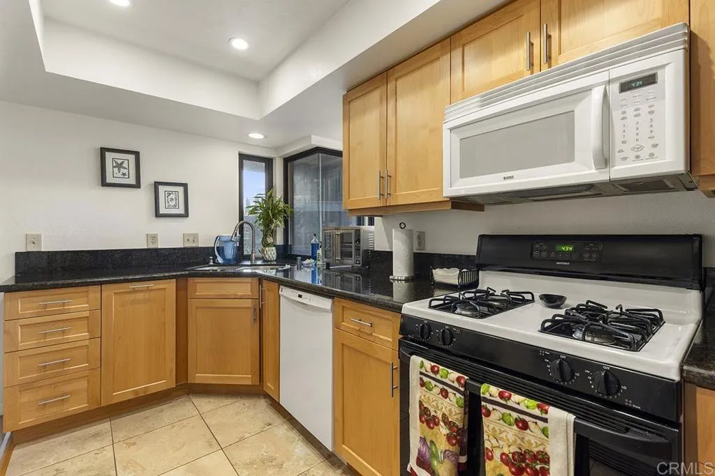 https://cdn.realtyfeed.com/cdn/127/306704492/210ff13881c9466f8f4a583a8ed02c36.webp