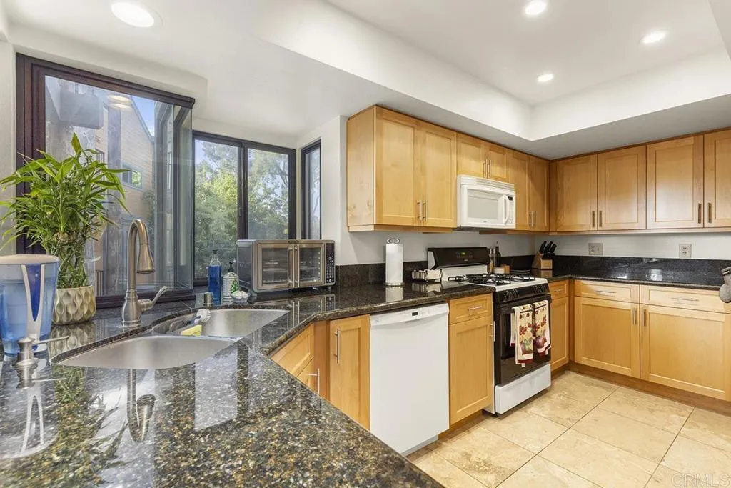 https://cdn.realtyfeed.com/cdn/127/306704492/a48a5474bb08e9302f58fbeafffbc936.webp