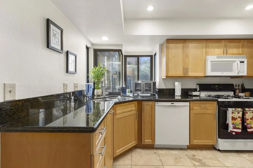 https://cdn.realtyfeed.com/cdn/127/306704492/b60c9816b1bb1eba35bfca763cda0725.webp