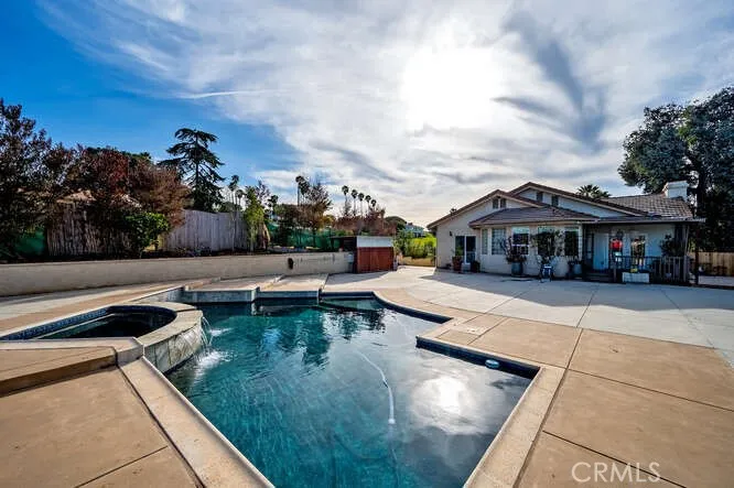 https://cdn.realtyfeed.com/cdn/127/306704494/0beef76aaa419b7320a0ef621ce8f275.webp