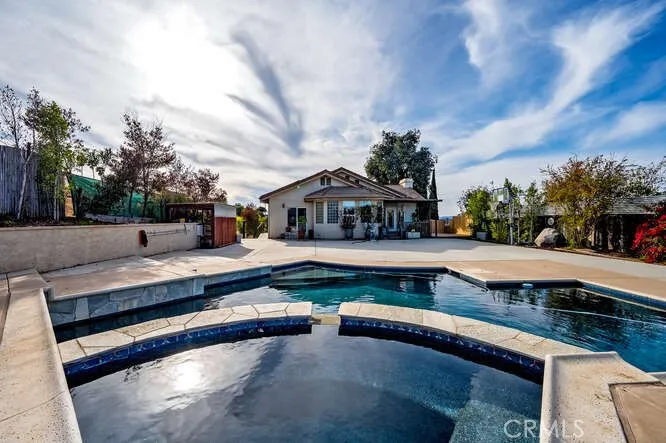https://cdn.realtyfeed.com/cdn/127/306704494/4ab1f92dc2624bd32fde3150d42d2562.webp