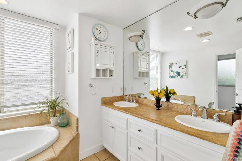 https://cdn.realtyfeed.com/cdn/127/306704508/28adb1fa9e94a39ff1d5a404c3593b40.webp
