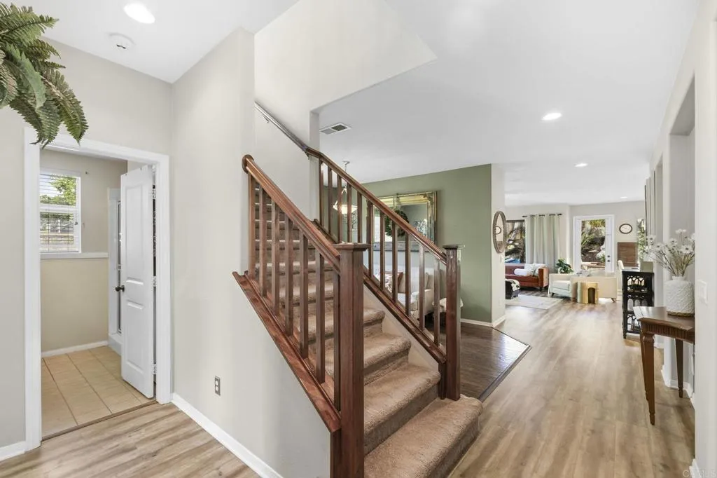 https://cdn.realtyfeed.com/cdn/127/306704509/045ec2bf5ad3b43cab148ddcb40ce7b7.webp