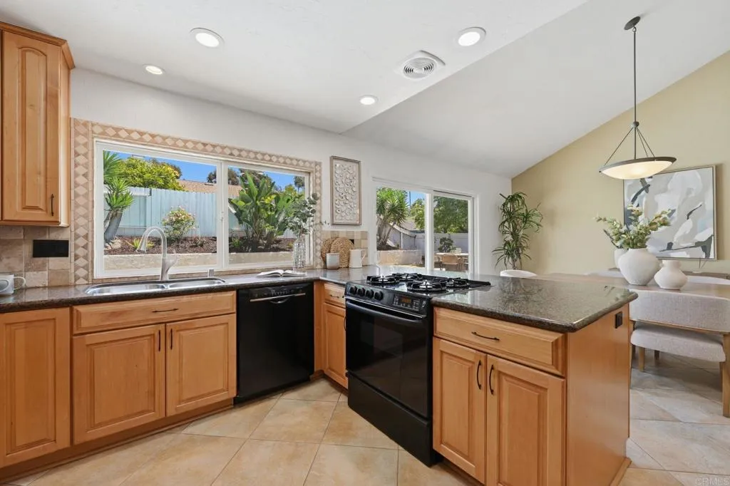 https://cdn.realtyfeed.com/cdn/127/306704597/c81dc13b70883d8dabeda5a380f559e4.webp