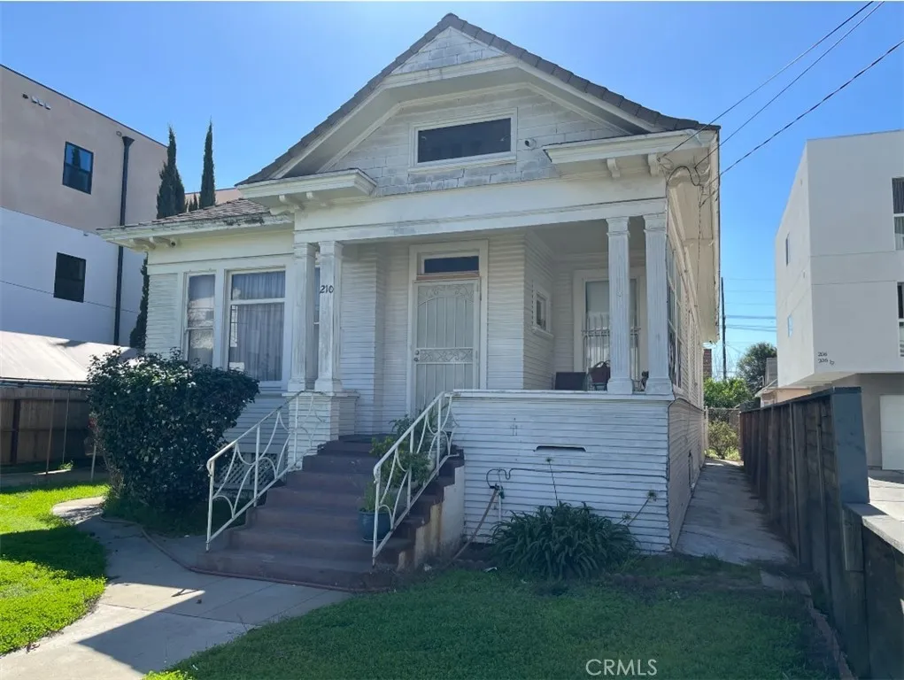 Los Angeles, CA 90011
