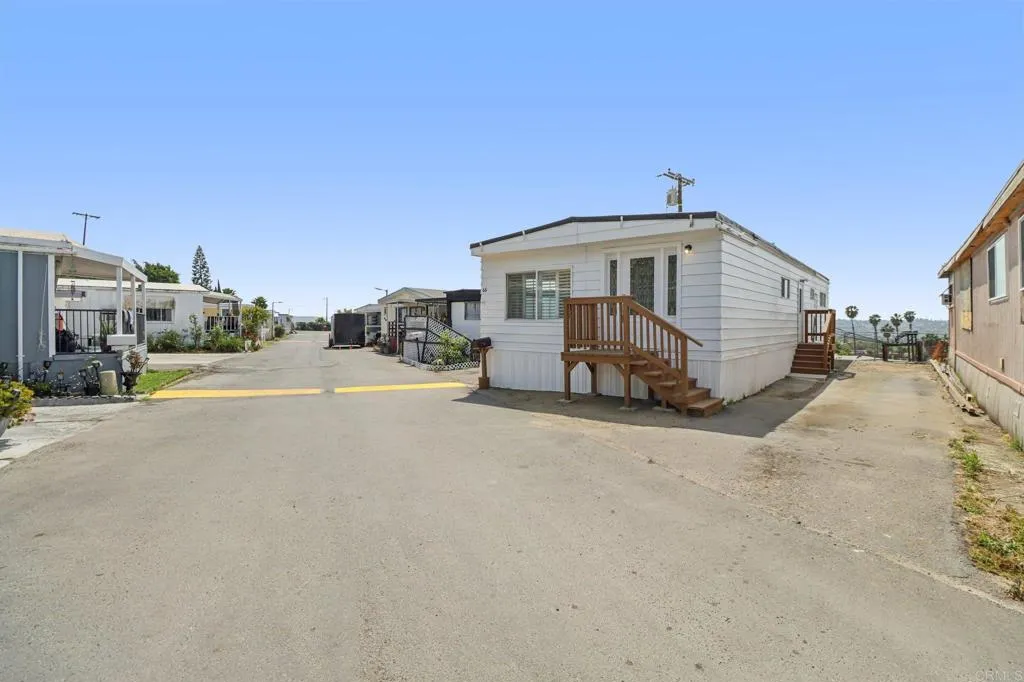 https://cdn.realtyfeed.com/cdn/127/306704759/0489b4ae0ea18ad3a954a0483966b0a0.webp