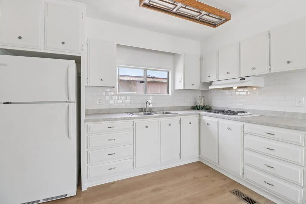 https://cdn.realtyfeed.com/cdn/127/306704759/d9f32a499c0634040fbbe75cae792f45.webp