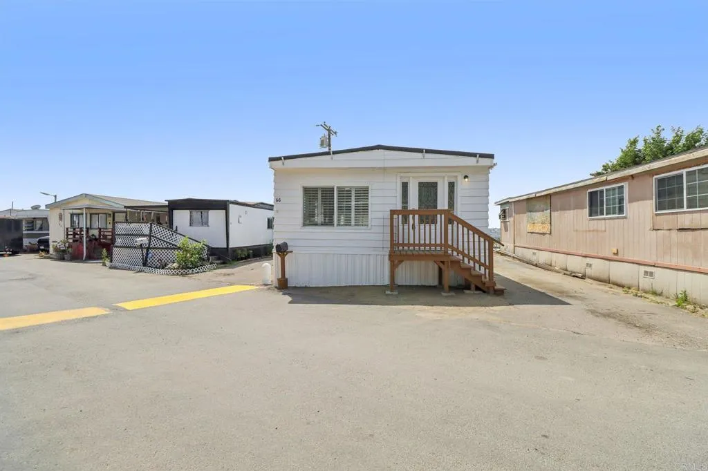 https://cdn.realtyfeed.com/cdn/127/306704759/f3b5fd772e9a46f8fe720f39438ac851.webp