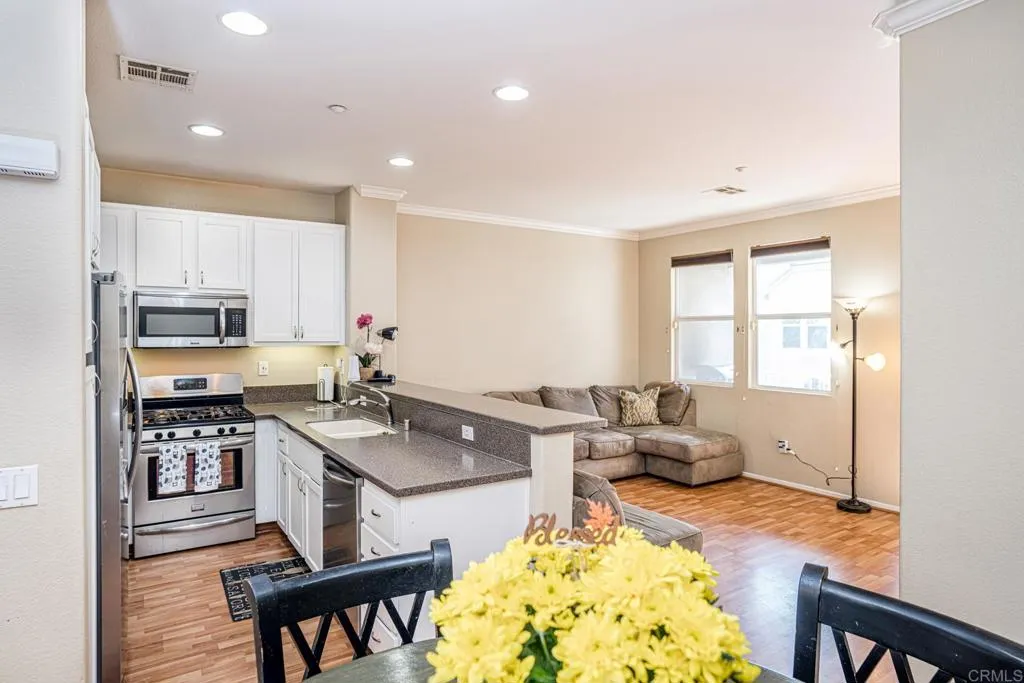 https://cdn.realtyfeed.com/cdn/127/306704772/2a468ff5d6ce6381b21cc22ad4eca1d0.webp