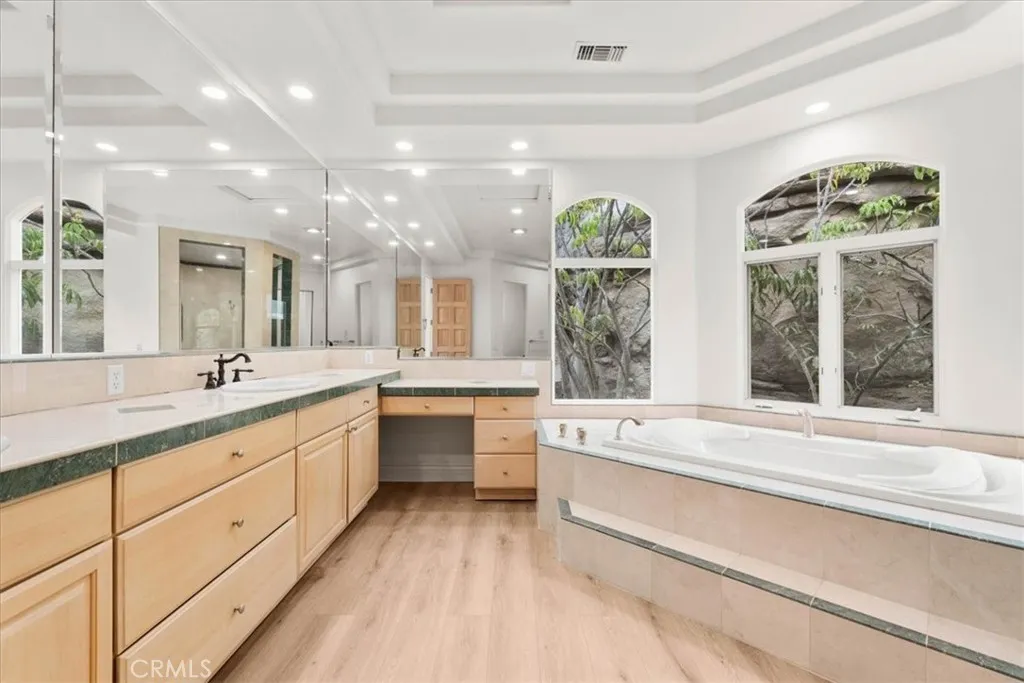 https://cdn.realtyfeed.com/cdn/127/306704794/24ebab7da4121652da93d2e8429d81d1.webp