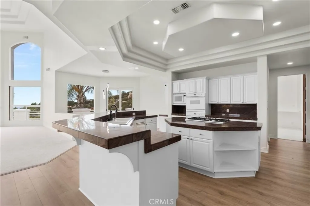 https://cdn.realtyfeed.com/cdn/127/306704794/51c1666f19588482b77a8d54350eb3be.webp