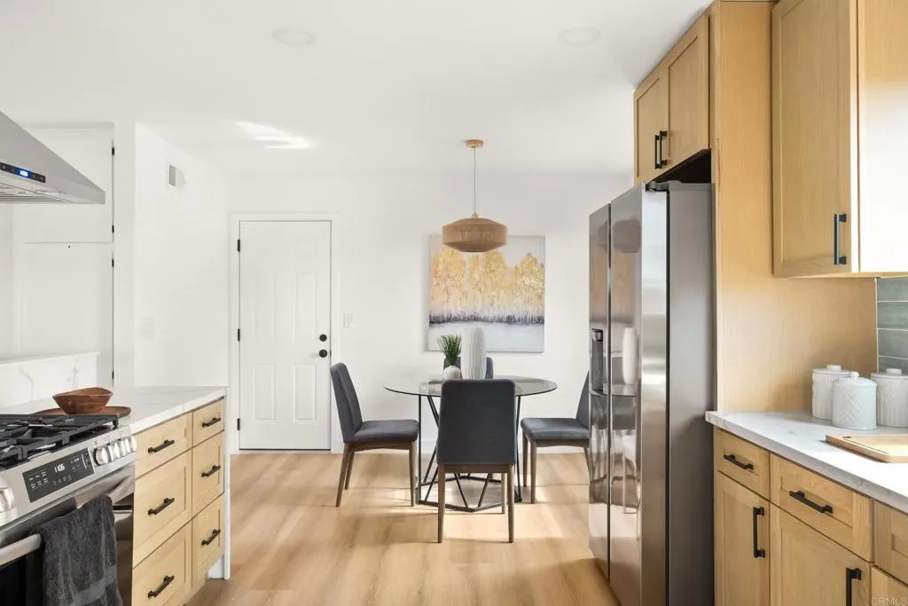 https://cdn.realtyfeed.com/cdn/127/306704821/856b9c3eaec57f81974bb582cf8e22fe.webp
