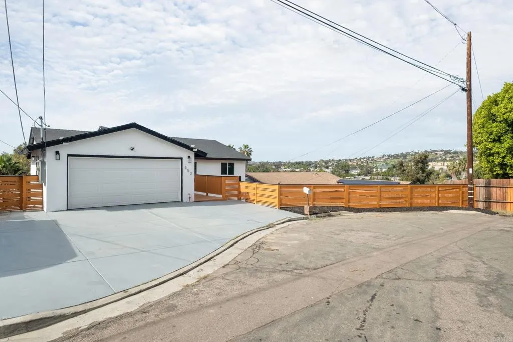 https://cdn.realtyfeed.com/cdn/127/306704821/f12dd32edf0e699cd01ea2e2af2a8e9f.webp