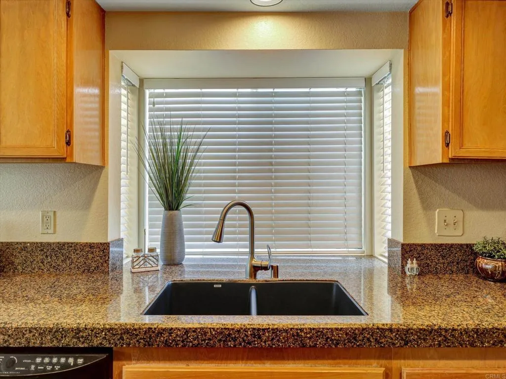 https://cdn.realtyfeed.com/cdn/127/306704902/94862adc7746a8132f85cbfda739bd9b.webp