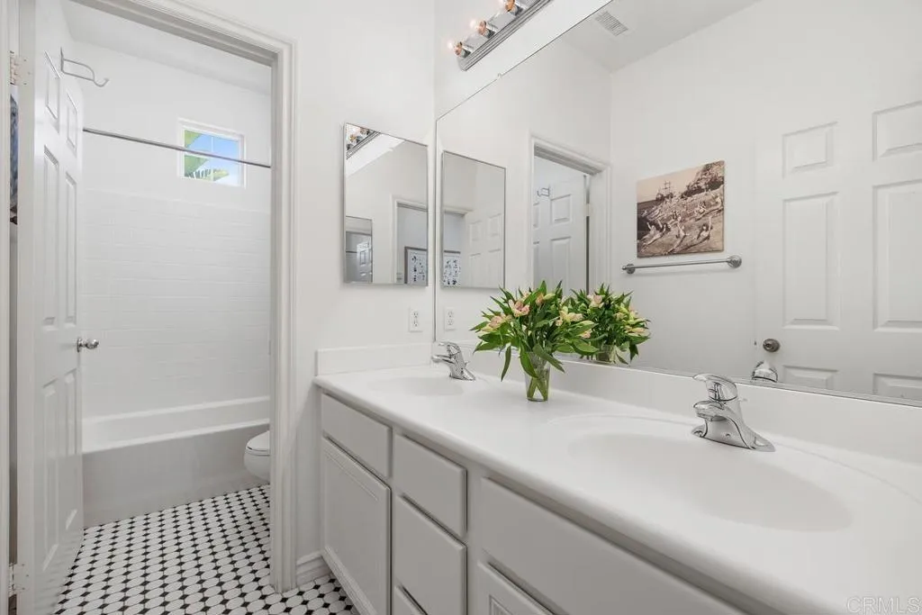 https://cdn.realtyfeed.com/cdn/127/306704956/bdaee82a52dcf4803631862f599fb9a6.webp