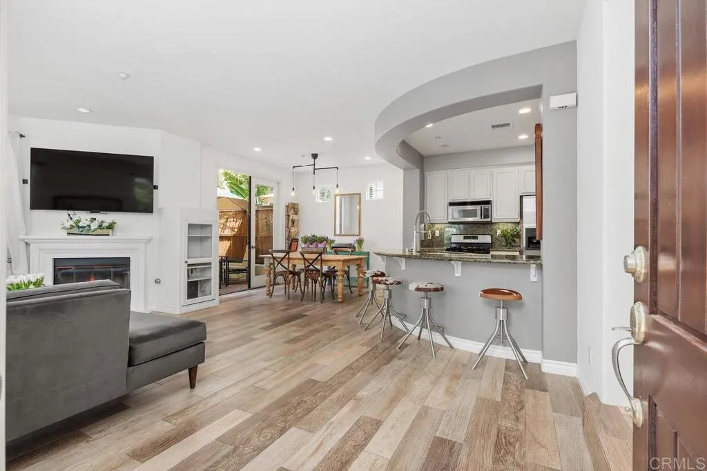 https://cdn.realtyfeed.com/cdn/127/306704956/e1ea1b59abb212764cd69d91e7f715f8.webp