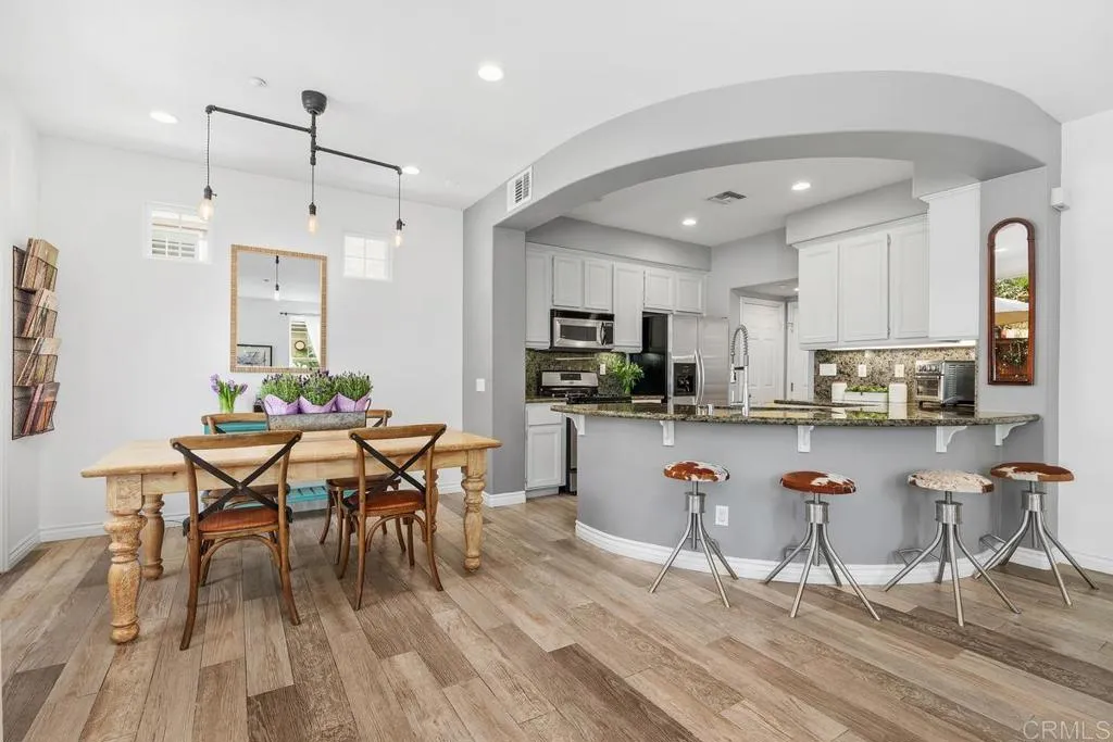 https://cdn.realtyfeed.com/cdn/127/306704956/f31ff7b2b759572c654be3178a3d752c.webp