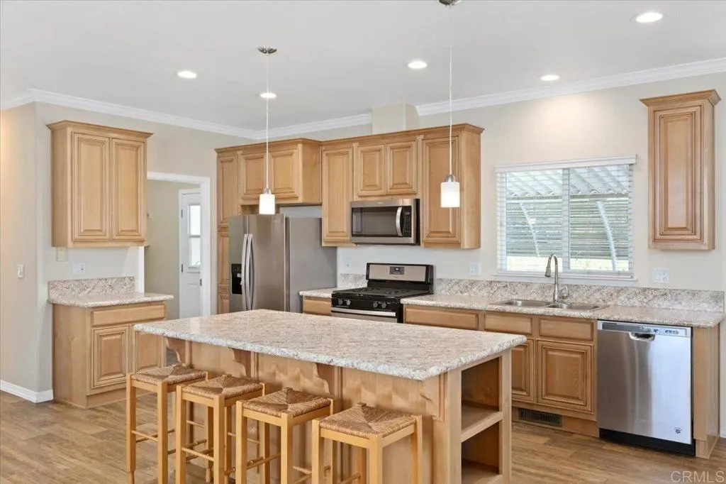 https://cdn.realtyfeed.com/cdn/127/306704992/77397ba4ff0df187f78b30434f59039d.webp