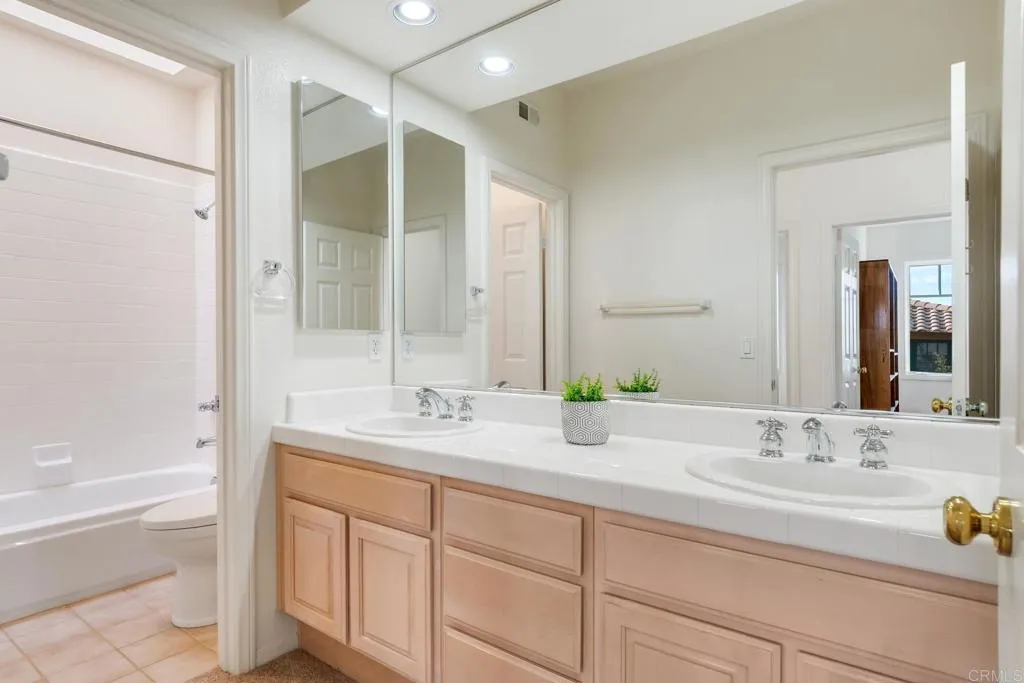 https://cdn.realtyfeed.com/cdn/127/306705019/2bf24864ebd6ffeef662977ccb65414b.webp