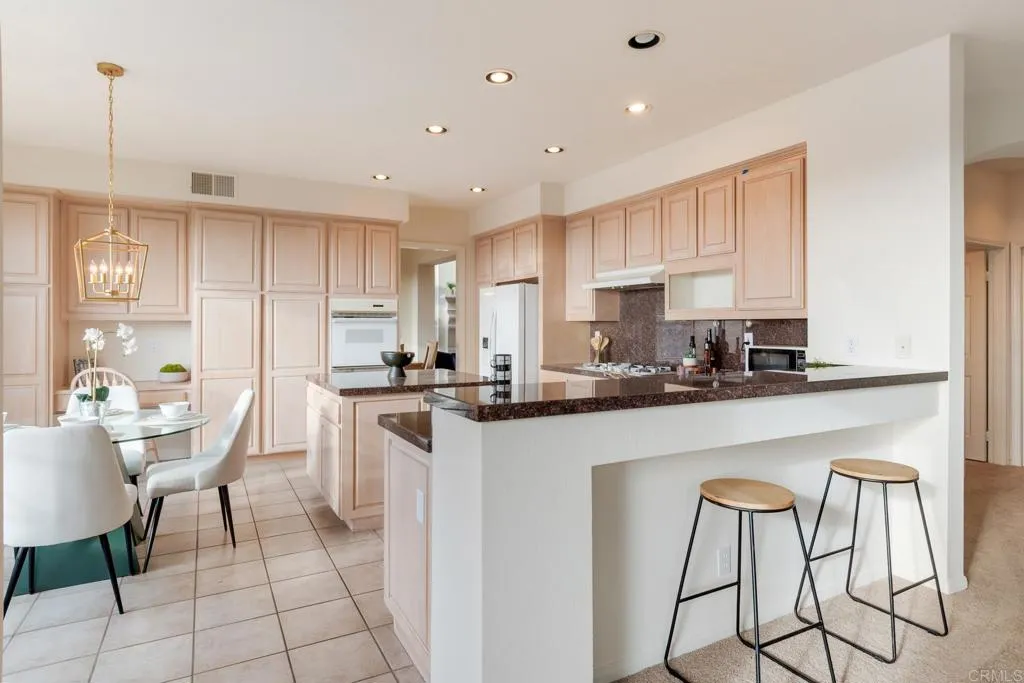 https://cdn.realtyfeed.com/cdn/127/306705019/8140d567f3892640f439bc05a8768e59.webp
