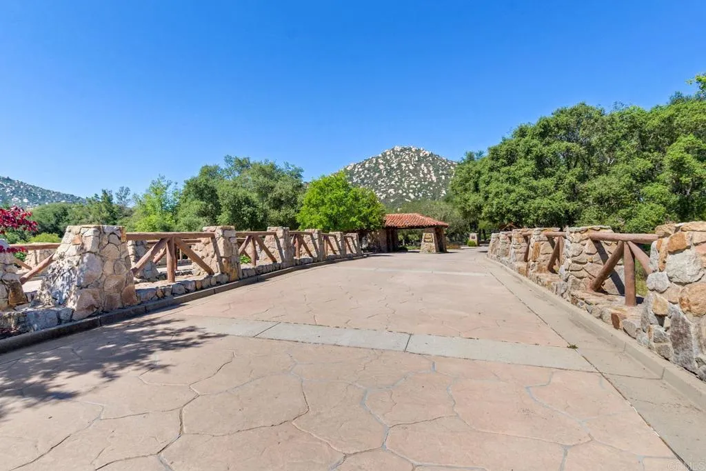 https://cdn.realtyfeed.com/cdn/127/306705019/876a1c48f8725702701b0a5c1198834d.webp