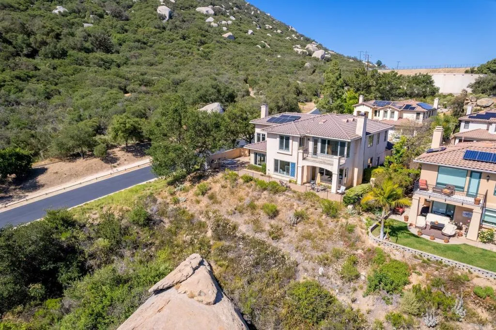 https://cdn.realtyfeed.com/cdn/127/306705019/9efda9038b7d6d3b70aae7987a03c3a3.webp