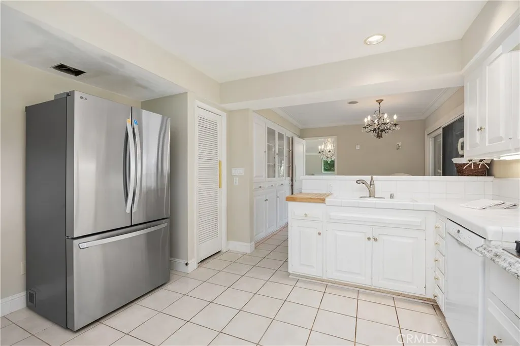 https://cdn.realtyfeed.com/cdn/127/306705052/e46dcf5535a8468c5d1a7c09b7465730.webp