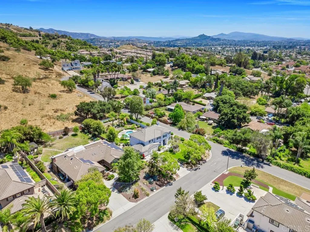 https://cdn.realtyfeed.com/cdn/127/306705057/83ef606f0276f80b07629db5f33b72e3.webp