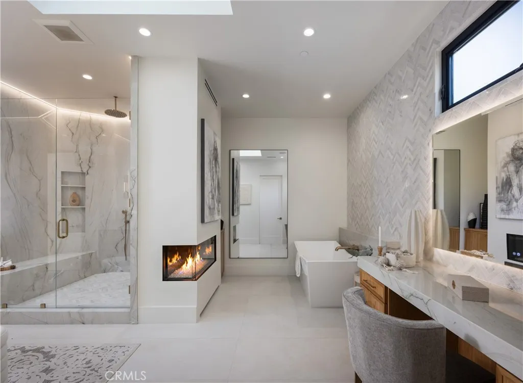 1453 Galaxy Dr, Newport Beach, CA, 92660