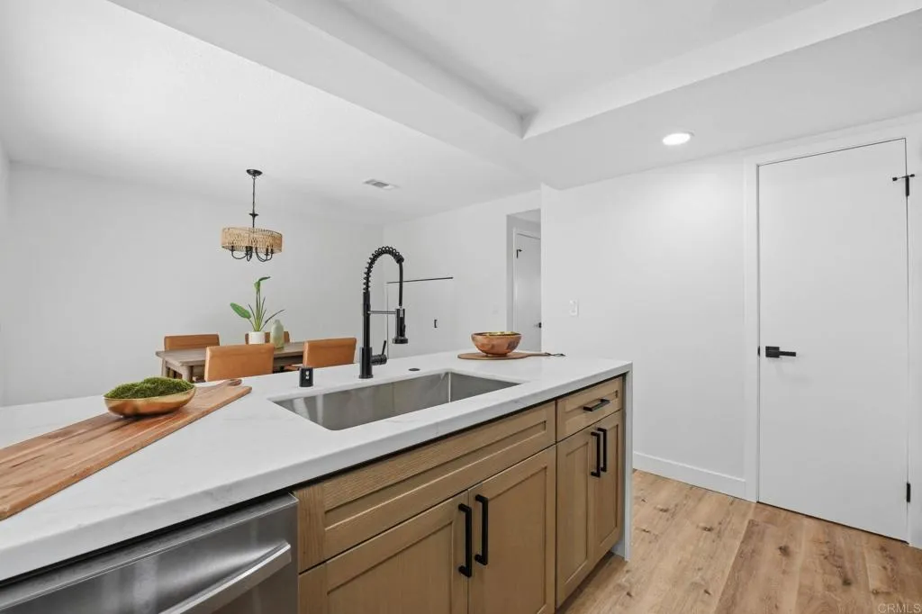 https://cdn.realtyfeed.com/cdn/127/306705204/91be0375b482a6fd4f0efb032122bc78.webp