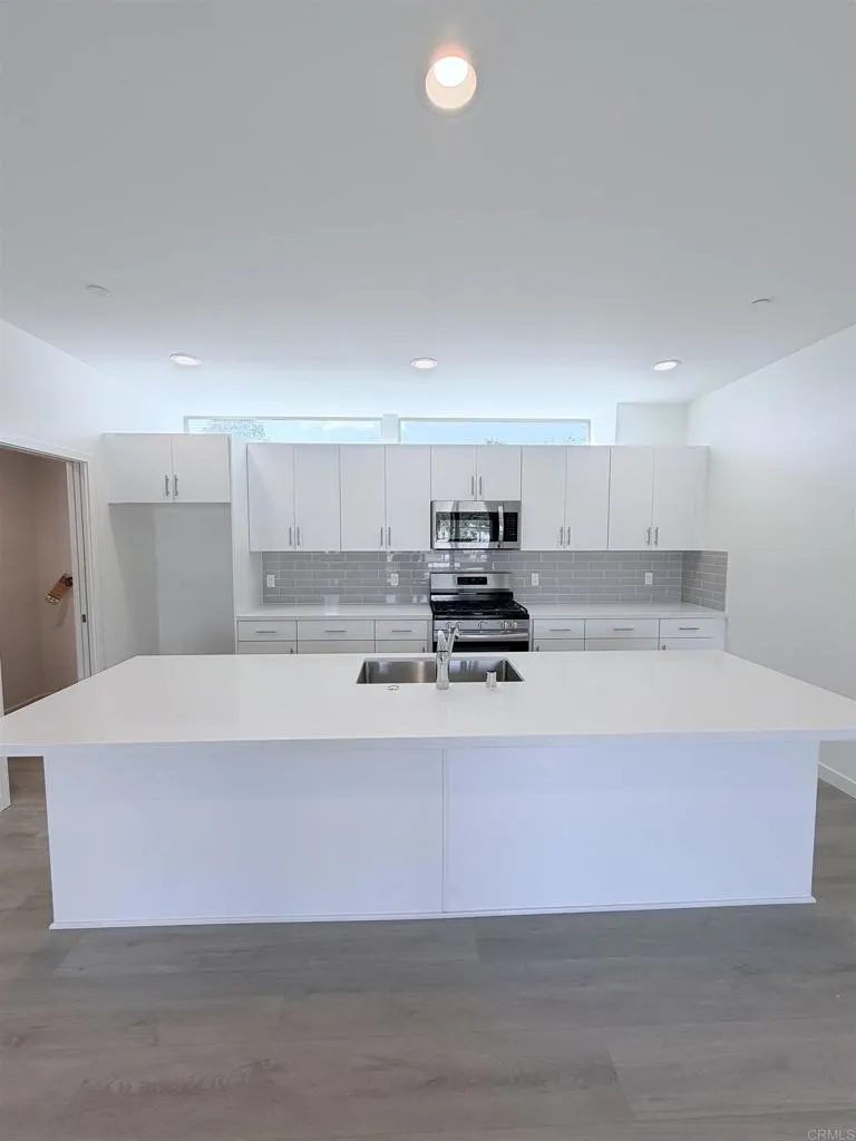 https://cdn.realtyfeed.com/cdn/127/306705227/587db9b86ab6e40cca35c422d70245fb.webp