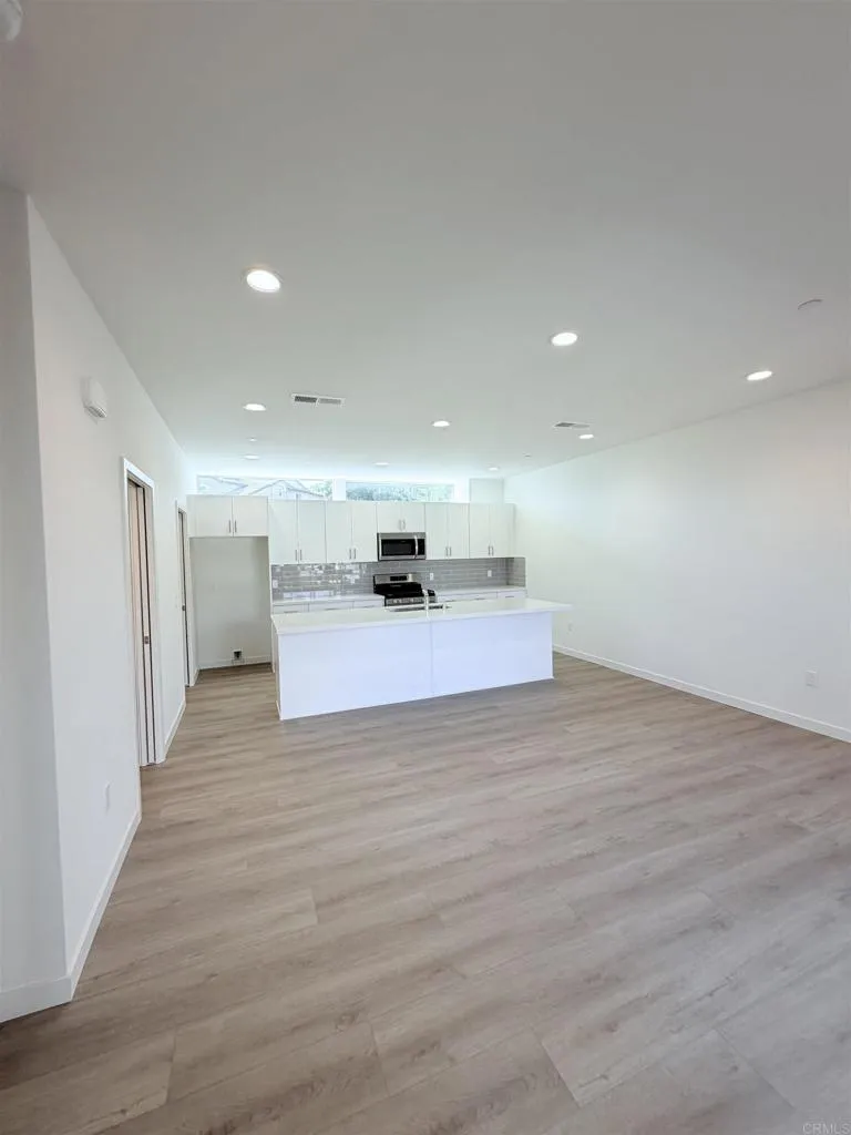 https://cdn.realtyfeed.com/cdn/127/306705227/c05c8f5dd8cbf62fc70ace4d843ce8f7.webp