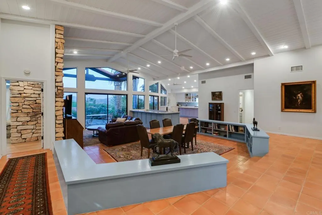 https://cdn.realtyfeed.com/cdn/127/306705254/06d7b56d0bc4e3b6c2ded0e186bc2cb8.webp