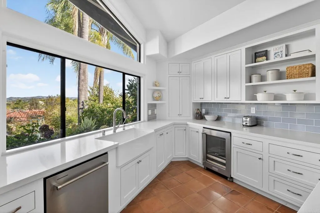 https://cdn.realtyfeed.com/cdn/127/306705254/d2fc9d9c92e36a85e017f598e6762bf0.webp