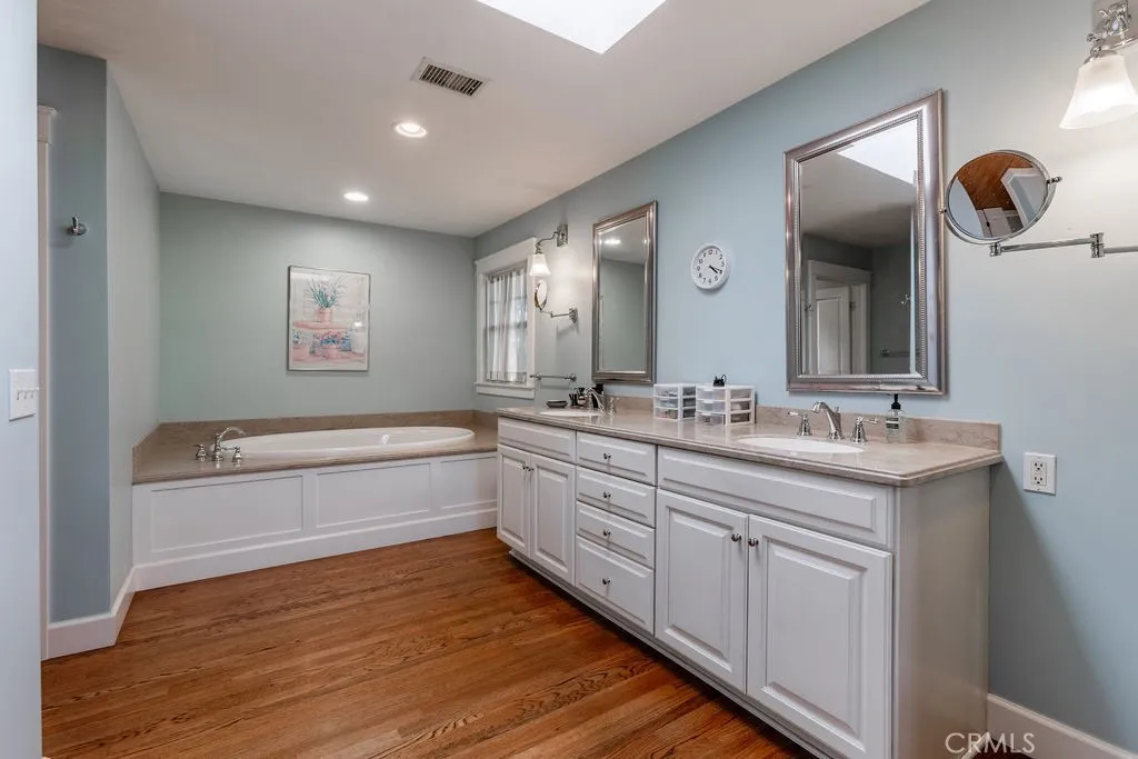 https://cdn.realtyfeed.com/cdn/127/306705280/b30c8b353ce6e88148095c56acc73a01.webp