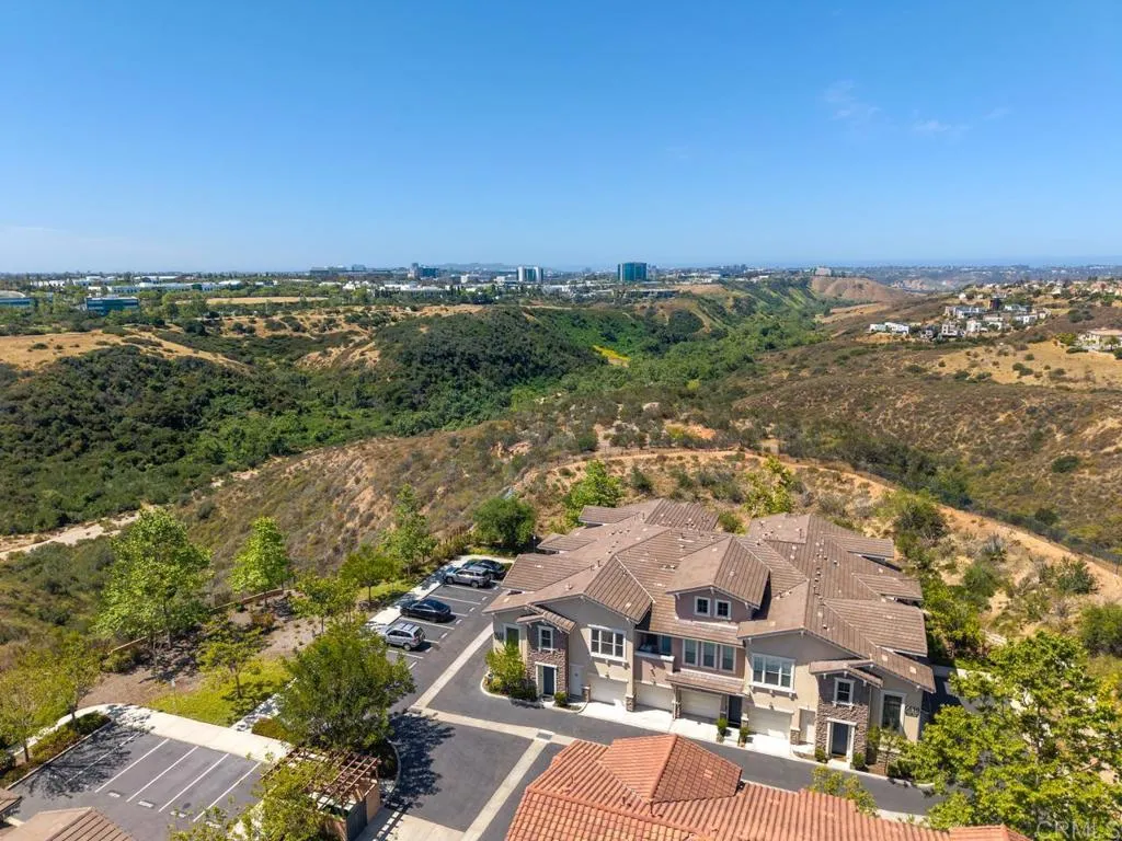 https://cdn.realtyfeed.com/cdn/127/306705346/e4ed30c749bbc7b2e0dafeae0cdda02b.webp