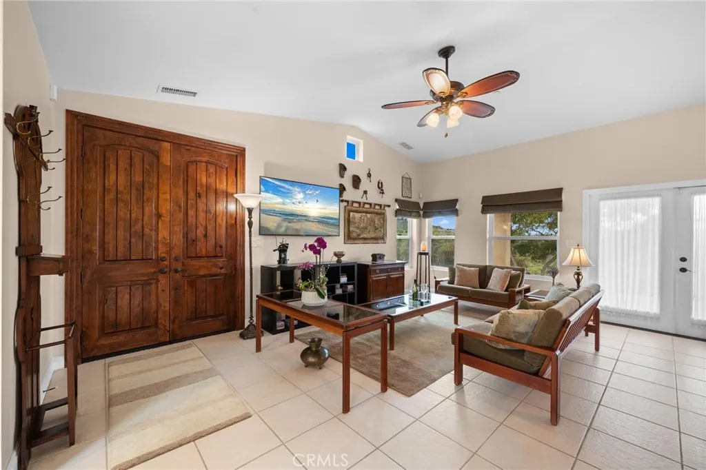 https://cdn.realtyfeed.com/cdn/127/306705368/09e314bbf90adc44b09cb6d9601a2f14.webp