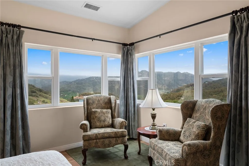 https://cdn.realtyfeed.com/cdn/127/306705368/a56c5a4b557e122f71fb2657bfa29407.webp